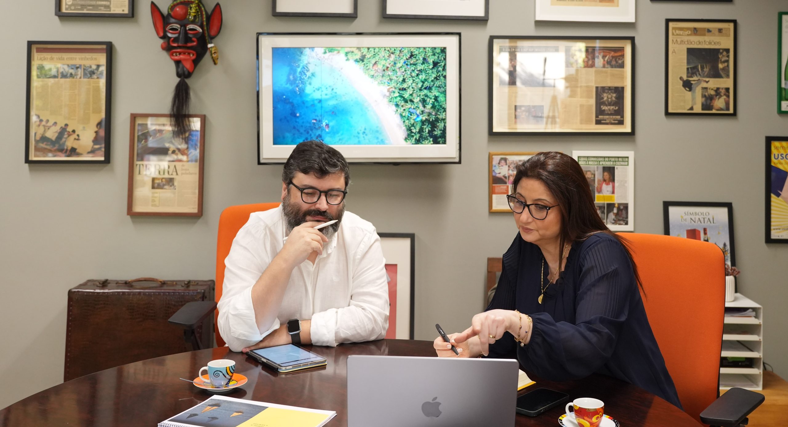 Mentoria e consultoria em marketing e comunicação digital em contexto de trabalho.